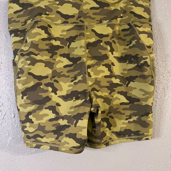 Fabletics Plus Green Camo On-the-Go Shorts Sz 3X Powerhold Side Sheer Pockets - Picture 2 of 6